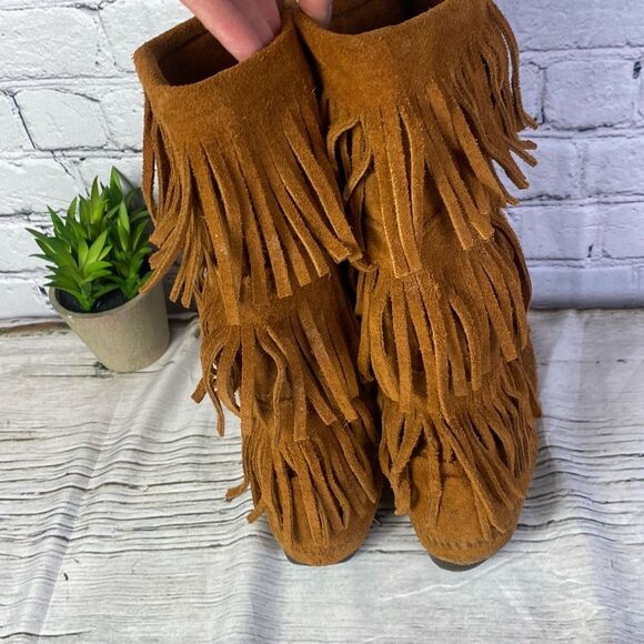 Minnetonka 3 Layer Fringe Suede Boot Size 7 Brown - Picture 4 of 7